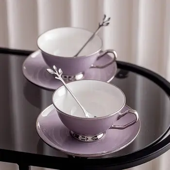 Ev lüks kahve fincanı fincan tabağı seti kemik Çini İngilizce öğleden sonra çay partisi ev dekorasyon içme hediye kutusu